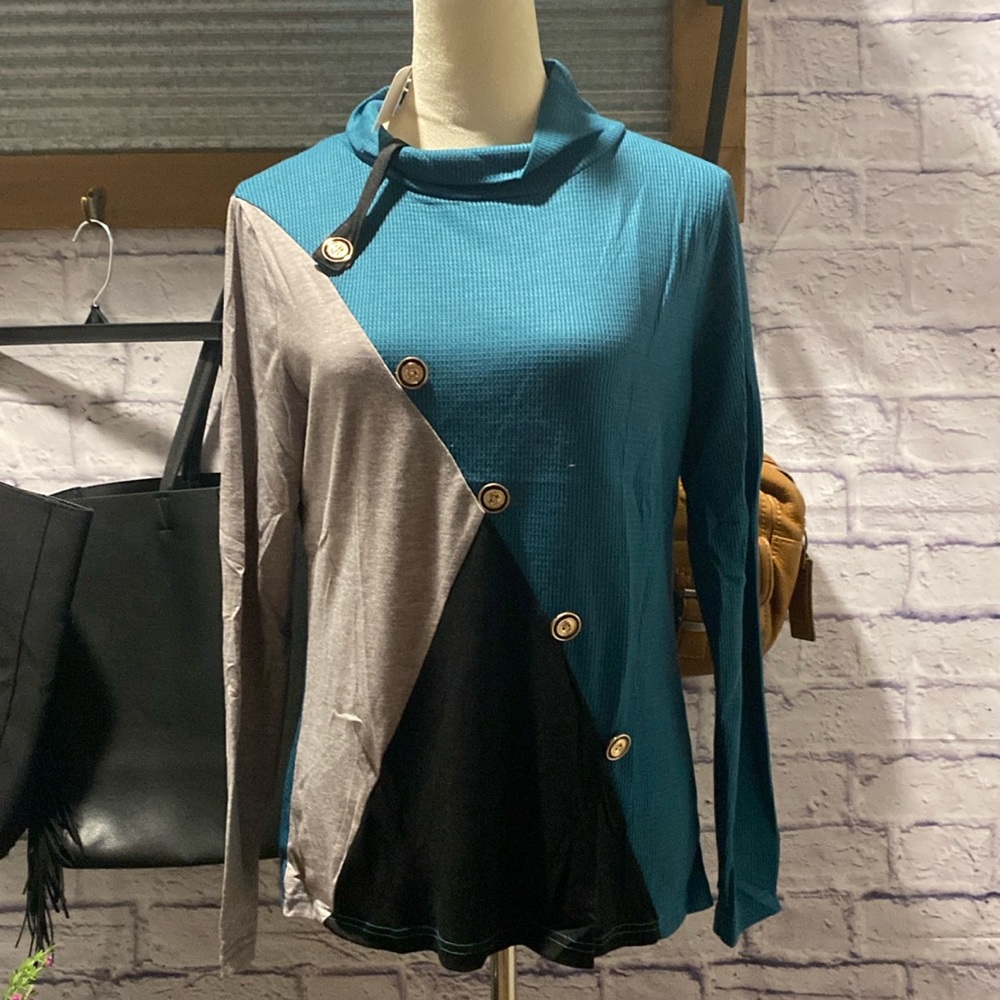 Women’s long sleeve shirt.